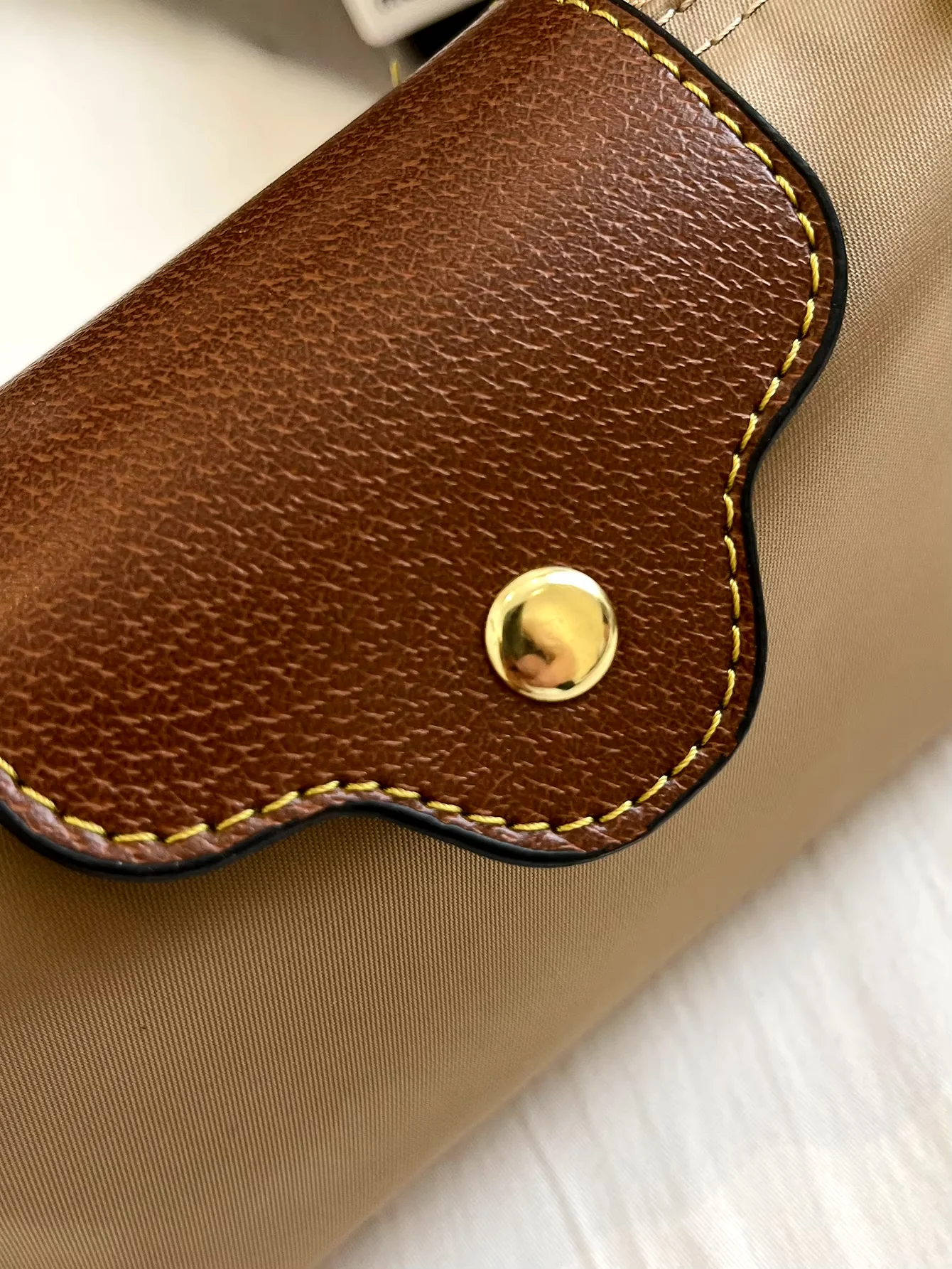 Camille Mini Sac Femme – Sac Bandoulière Compact avec Fermoir Doré & Détails Élégants - Image 7