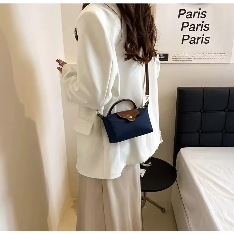 Camille Mini Sac Femme – Sac Bandoulière Compact avec Fermoir Doré & Détails Élégants - Image 9