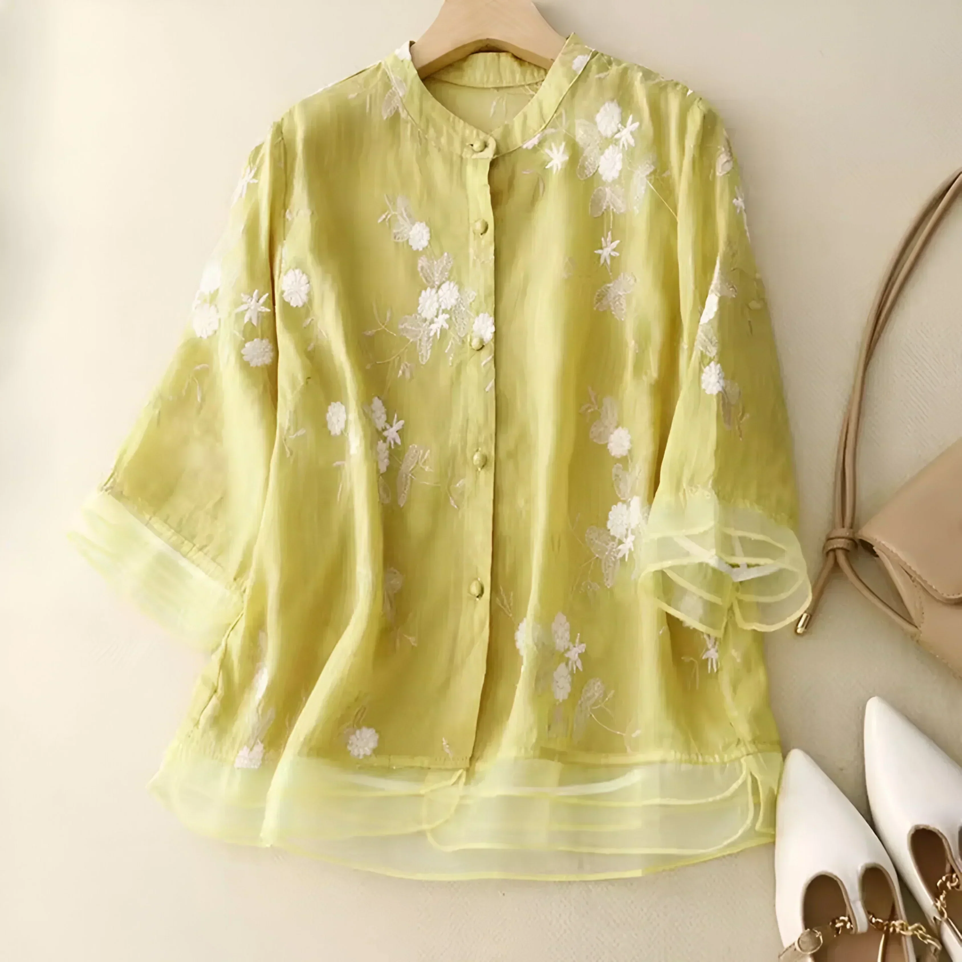Emily Blouse Femme – Blouse Fleurie Élégante en Tissu Aérien à Coupe Classique - Image 3