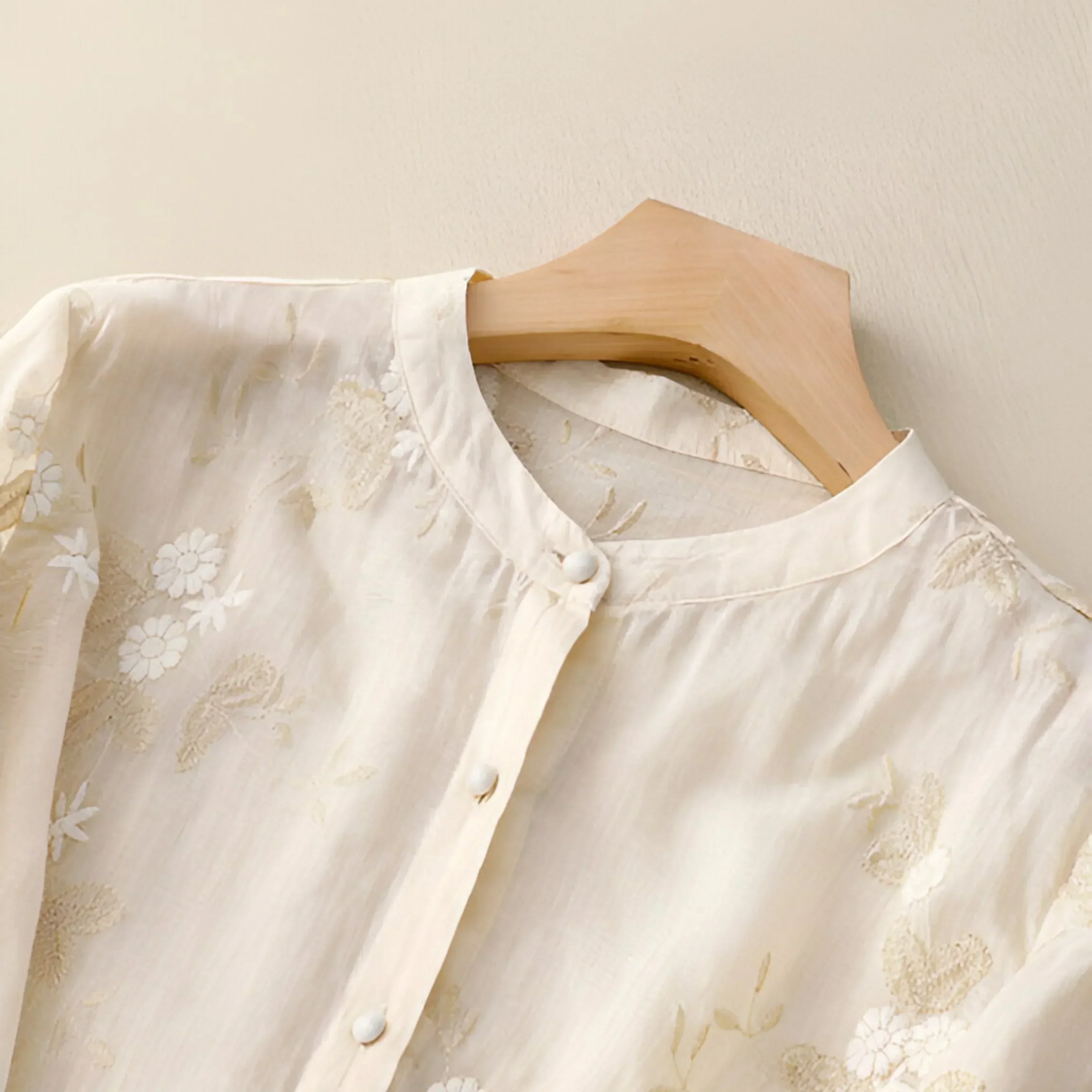 Emily Blouse Femme – Blouse Fleurie Élégante en Tissu Aérien à Coupe Classique - Image 5