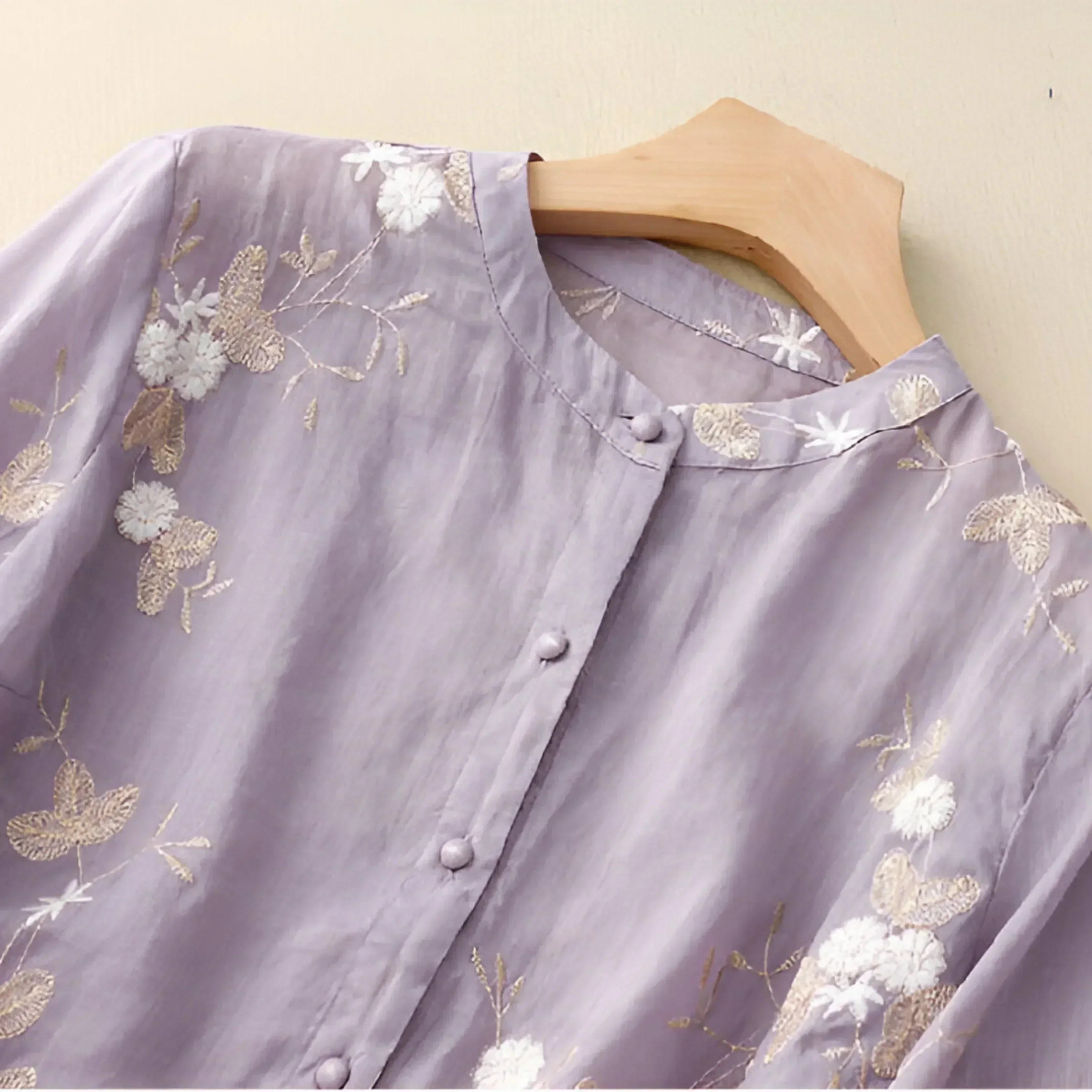 Emily Blouse Femme – Blouse Fleurie Élégante en Tissu Aérien à Coupe Classique - Image 7