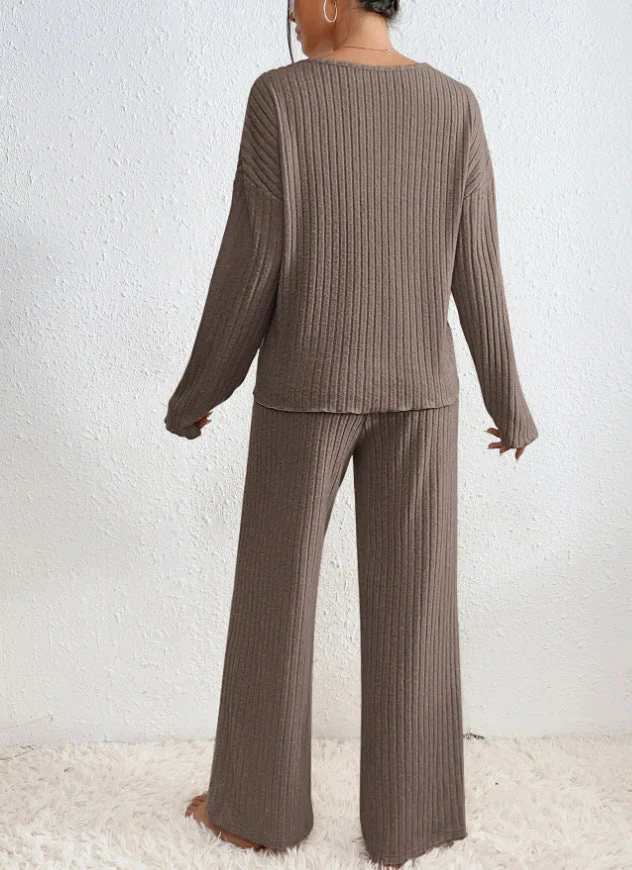Ensemble en maille Kathy pour femme – Tenue d'intérieur confortable avec pull à col en V et pantalon doux - Image 10