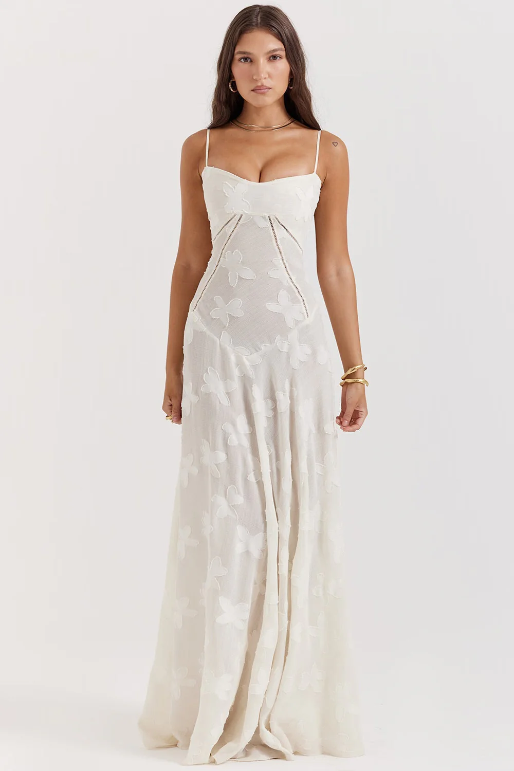 Kira Robe Longue Femme – Élégante Robe Noire en Dentelle avec Détails Floraux & Coupe Slim Flatteuse - Image 4