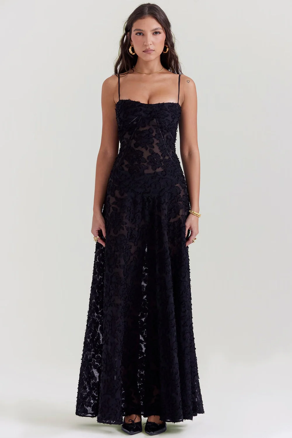 Kira Robe Longue Femme – Élégante Robe Noire en Dentelle avec Détails Floraux & Coupe Slim Flatteuse - Image 7