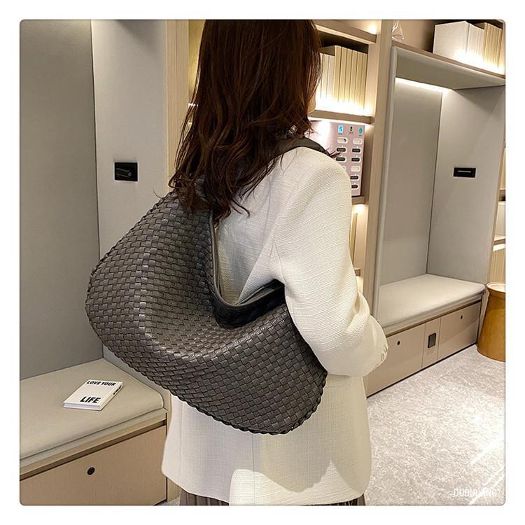 Noa Sac à Main Tressé Femme – Design Élégant en Cuir Végan avec Grand Espace et Fermeture Éclair - Image 15