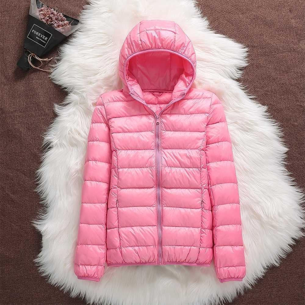 Nora Veste Femme – Veste Imperméable Ultra-Légère avec Capuche Amovible & Plis Élégants - Image 13