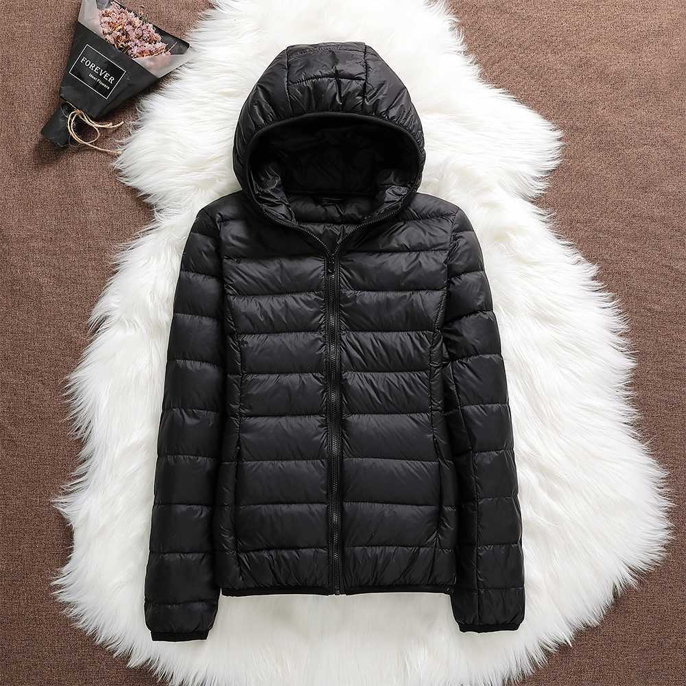 Nora Veste Femme – Veste Imperméable Ultra-Légère avec Capuche Amovible & Plis Élégants - Image 3